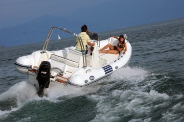 Suzuki 140 Hp Direksiyon Sistemli Deniz Motoru